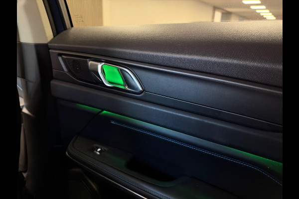 Lynk & Co 01 261PK PLUG-IN HYBRIDE PANORAMADAK AIRCO CAMERA CRUISE PDC STOELVERWARMING APPLE CARPLAY