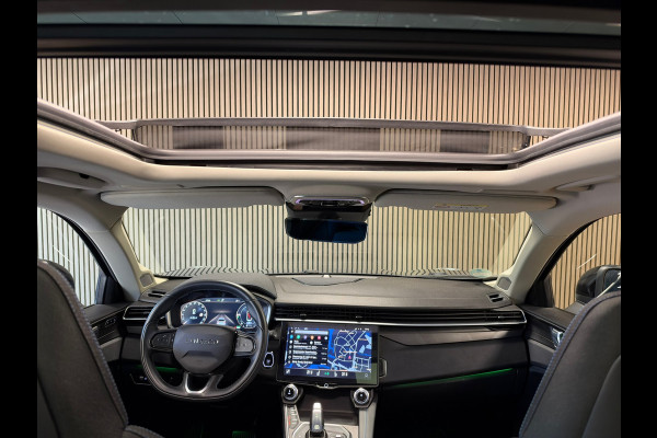 Lynk & Co 01 261PK PLUG-IN HYBRIDE PANORAMADAK AIRCO CAMERA CRUISE PDC STOELVERWARMING APPLE CARPLAY