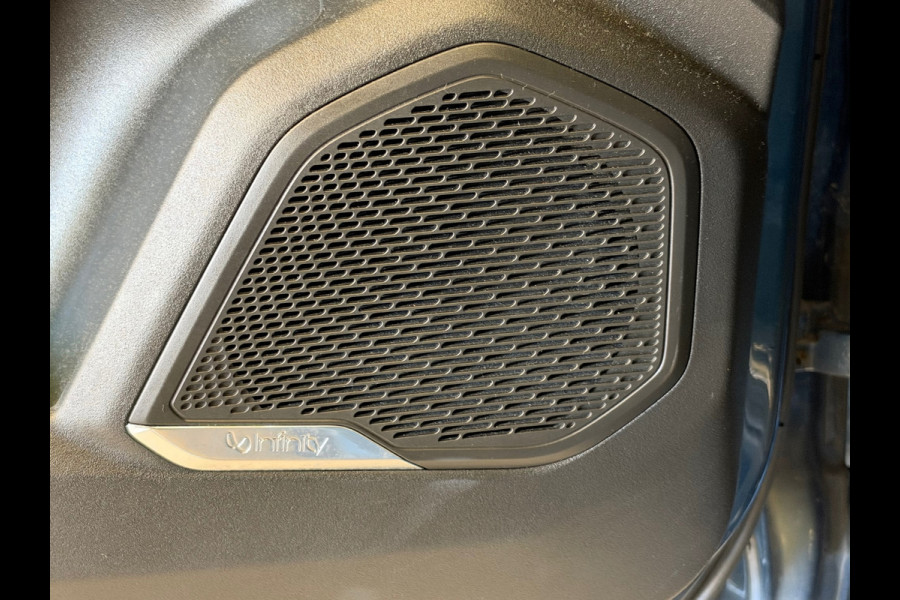 Lynk & Co 01 261PK PLUG-IN HYBRIDE PANORAMADAK AIRCO CAMERA CRUISE PDC STOELVERWARMING APPLE CARPLAY