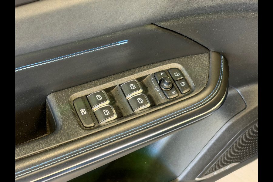 Lynk & Co 01 261PK PLUG-IN HYBRIDE PANORAMADAK AIRCO CAMERA CRUISE PDC STOELVERWARMING APPLE CARPLAY