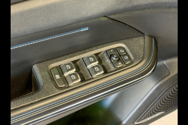 Lynk & Co 01 261PK PLUG-IN HYBRIDE PANORAMADAK AIRCO CAMERA CRUISE PDC STOELVERWARMING APPLE CARPLAY
