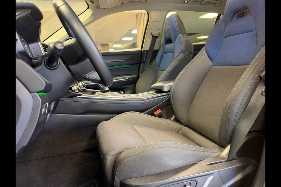 Lynk & Co 01 261PK PLUG-IN HYBRIDE PANORAMADAK AIRCO CAMERA CRUISE PDC STOELVERWARMING APPLE CARPLAY