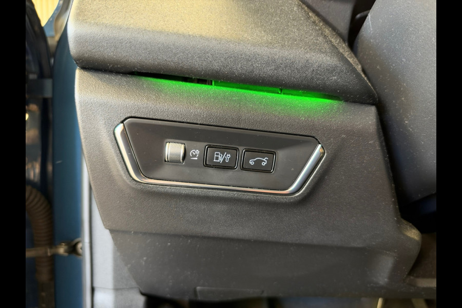 Lynk & Co 01 261PK PLUG-IN HYBRIDE PANORAMADAK AIRCO CAMERA CRUISE PDC STOELVERWARMING APPLE CARPLAY