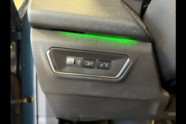 Lynk & Co 01 261PK PLUG-IN HYBRIDE PANORAMADAK AIRCO CAMERA CRUISE PDC STOELVERWARMING APPLE CARPLAY