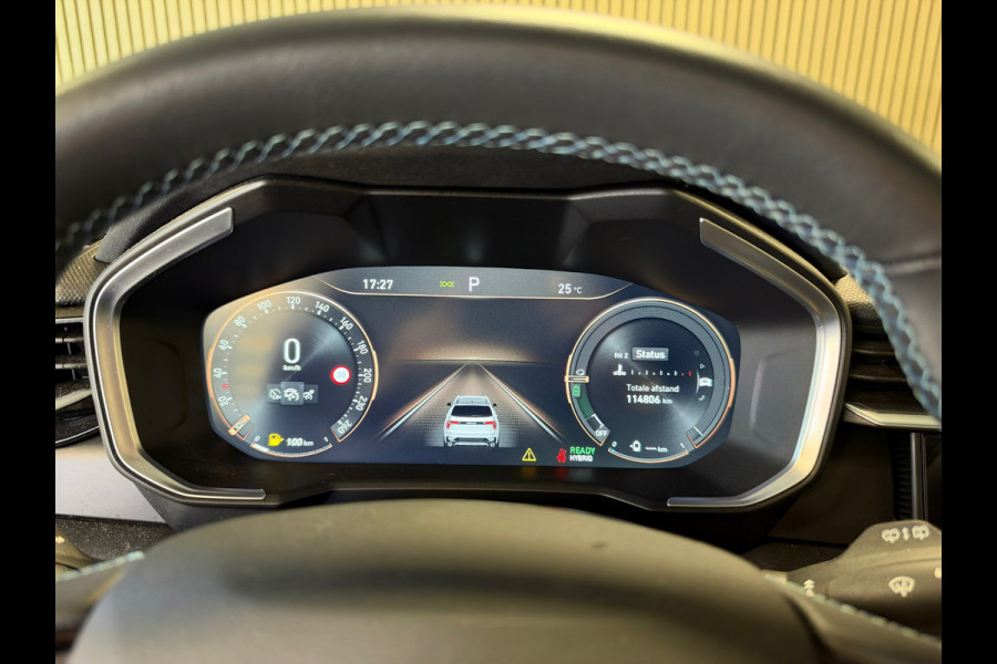 Lynk & Co 01 261PK PLUG-IN HYBRIDE PANORAMADAK AIRCO CAMERA CRUISE PDC STOELVERWARMING APPLE CARPLAY