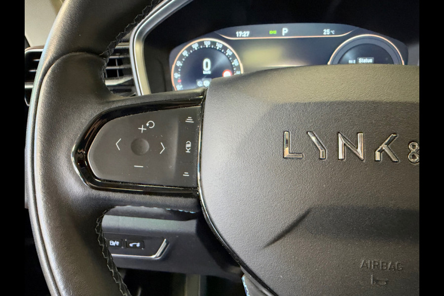Lynk & Co 01 261PK PLUG-IN HYBRIDE PANORAMADAK AIRCO CAMERA CRUISE PDC STOELVERWARMING APPLE CARPLAY