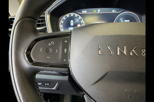 Lynk & Co 01 261PK PLUG-IN HYBRIDE PANORAMADAK AIRCO CAMERA CRUISE PDC STOELVERWARMING APPLE CARPLAY