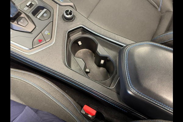 Lynk & Co 01 261PK PLUG-IN HYBRIDE PANORAMADAK AIRCO CAMERA CRUISE PDC STOELVERWARMING APPLE CARPLAY