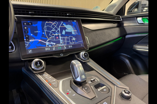 Lynk & Co 01 261PK PLUG-IN HYBRIDE PANORAMADAK AIRCO CAMERA CRUISE PDC STOELVERWARMING APPLE CARPLAY