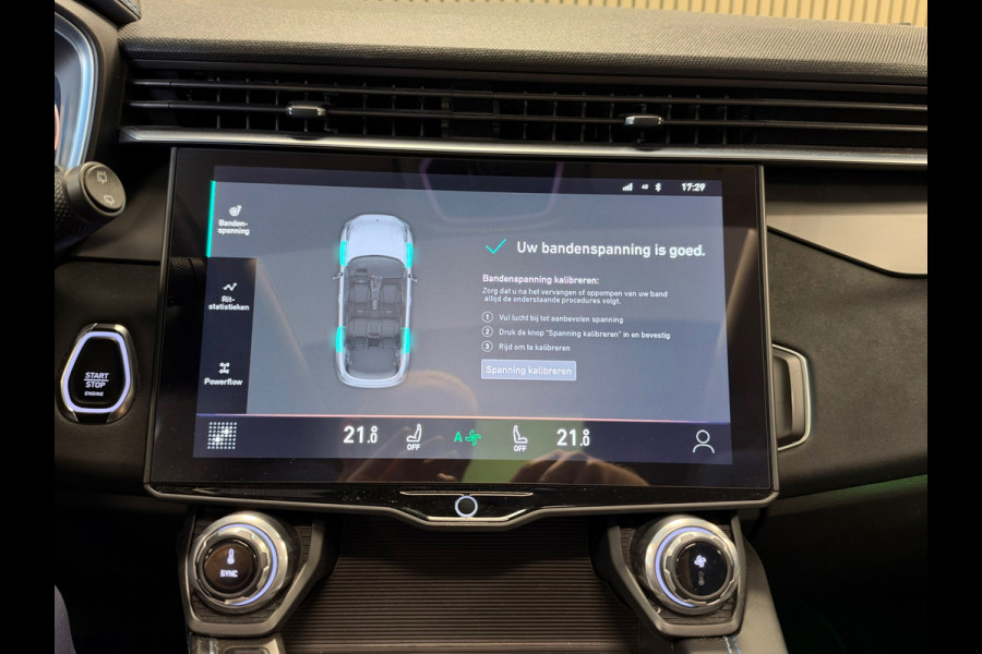 Lynk & Co 01 261PK PLUG-IN HYBRIDE PANORAMADAK AIRCO CAMERA CRUISE PDC STOELVERWARMING APPLE CARPLAY