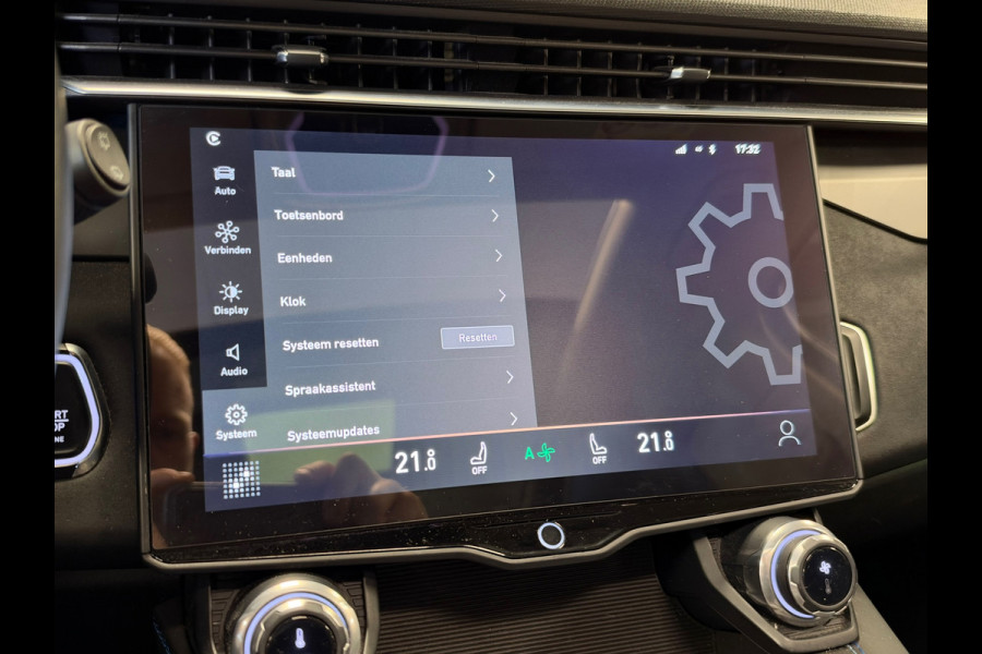 Lynk & Co 01 261PK PLUG-IN HYBRIDE PANORAMADAK AIRCO CAMERA CRUISE PDC STOELVERWARMING APPLE CARPLAY