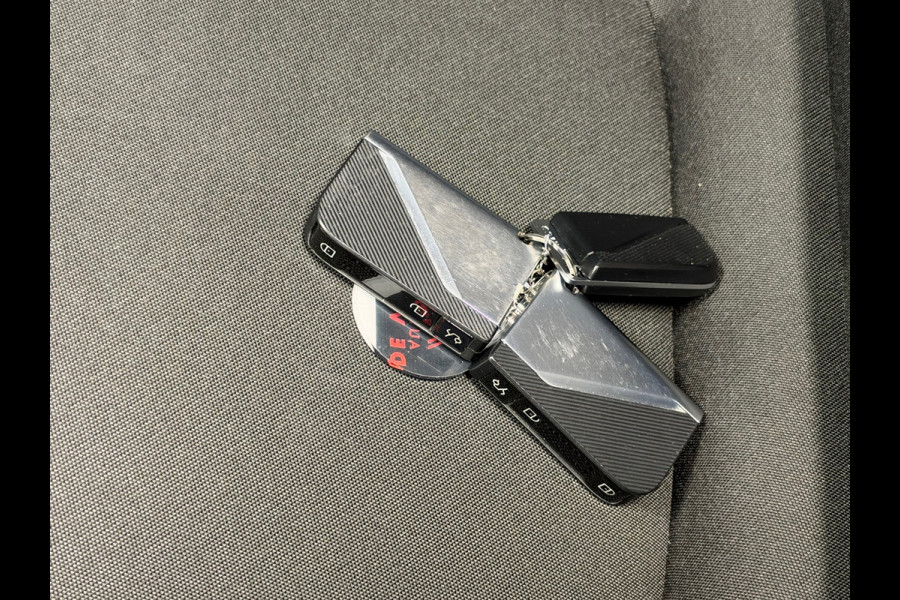 Lynk & Co 01 261PK PLUG-IN HYBRIDE PANORAMADAK AIRCO CAMERA CRUISE PDC STOELVERWARMING APPLE CARPLAY