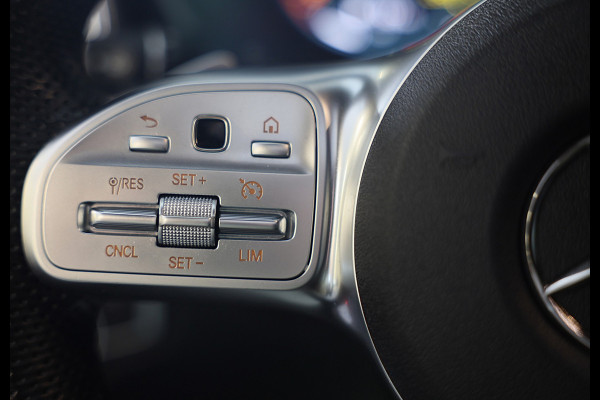 Mercedes-Benz GLC 300e 4MATIC AMG 63 Look / Digital Cockpit / Camera / Cruise Control / Augmented Reality / Open Pano / 21
