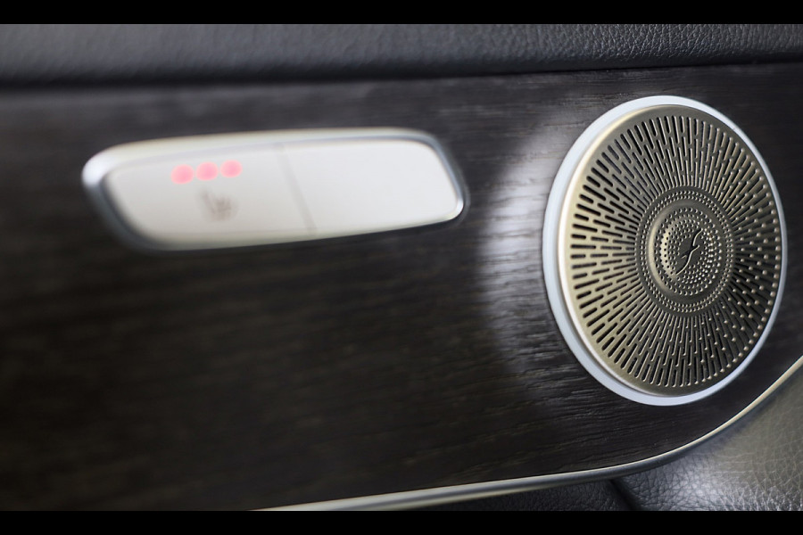 Mercedes-Benz GLC 300e 4MATIC AMG 63 Look / Digital Cockpit / Camera / Cruise Control / Augmented Reality / Open Pano / 21