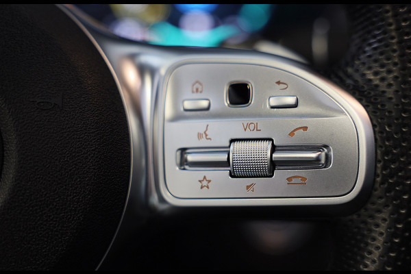 Mercedes-Benz GLC 300e 4MATIC AMG 63 Look / Digital Cockpit / Camera / Cruise Control / Augmented Reality / Open Pano / 21