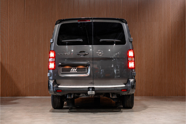Opel Vivaro 2.0 CDTI 177 PK L3H1 DC Innovation | Marge | BTW & BPM Vrij | L+R Schuifdeur | CarPlay | Camera | Navigatie | Bi-Xenon | Blind Spot | Trekhaak | F1 Flippers | Cruise control | Nieuwe APK