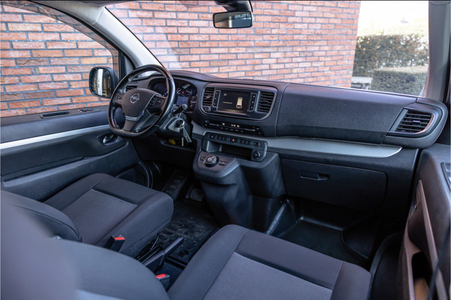 Opel Vivaro 2.0 CDTI 177 PK L3H1 DC Innovation | Marge | BTW & BPM Vrij | L+R Schuifdeur | CarPlay | Camera | Navigatie | Bi-Xenon | Blind Spot | Trekhaak | F1 Flippers | Cruise control | Nieuwe APK