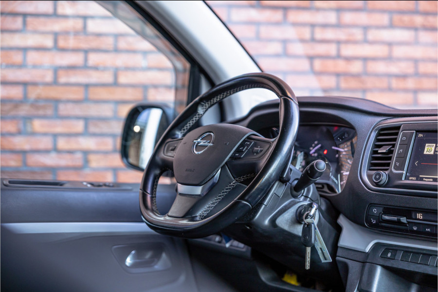 Opel Vivaro 2.0 CDTI 177 PK L3H1 DC Innovation | Marge | BTW & BPM Vrij | L+R Schuifdeur | CarPlay | Camera | Navigatie | Bi-Xenon | Blind Spot | Trekhaak | F1 Flippers | Cruise control | Nieuwe APK