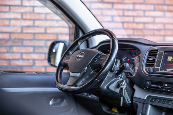 Opel Vivaro 2.0 CDTI 177 PK L3H1 DC Innovation | Marge | BTW & BPM Vrij | L+R Schuifdeur | CarPlay | Camera | Navigatie | Bi-Xenon | Blind Spot | Trekhaak | F1 Flippers | Cruise control | Nieuwe APK