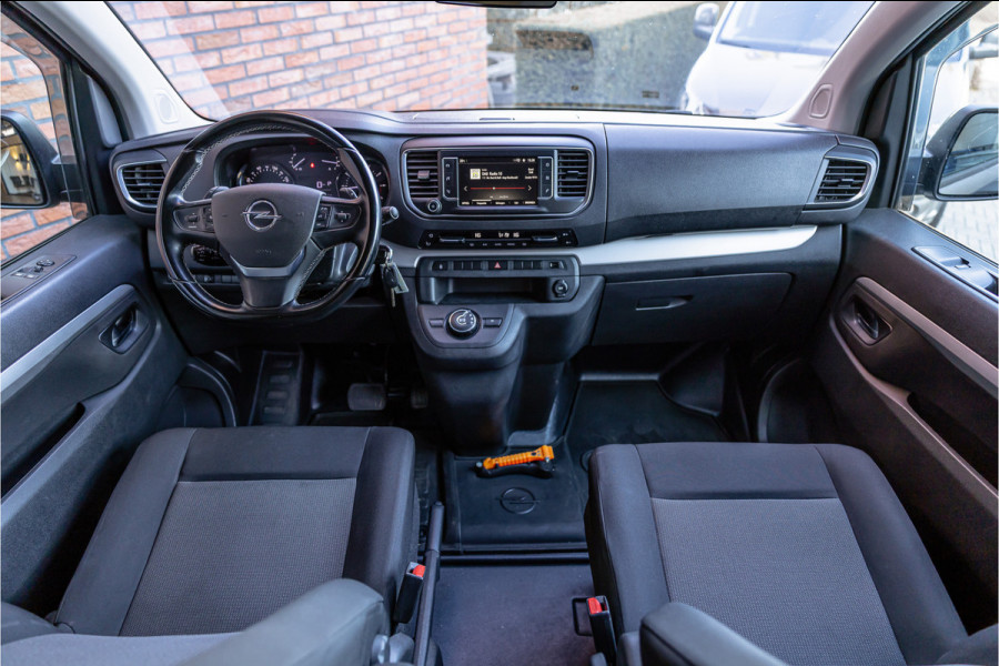 Opel Vivaro 2.0 CDTI 177 PK L3H1 DC Innovation | Marge | BTW & BPM Vrij | L+R Schuifdeur | CarPlay | Camera | Navigatie | Bi-Xenon | Blind Spot | Trekhaak | F1 Flippers | Cruise control | Nieuwe APK