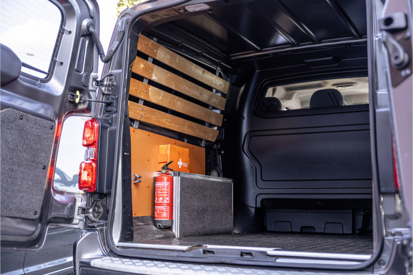 Opel Vivaro 2.0 CDTI 177 PK L3H1 DC Innovation | Marge | BTW & BPM Vrij | L+R Schuifdeur | CarPlay | Camera | Navigatie | Bi-Xenon | Blind Spot | Trekhaak | F1 Flippers | Cruise control | Nieuwe APK