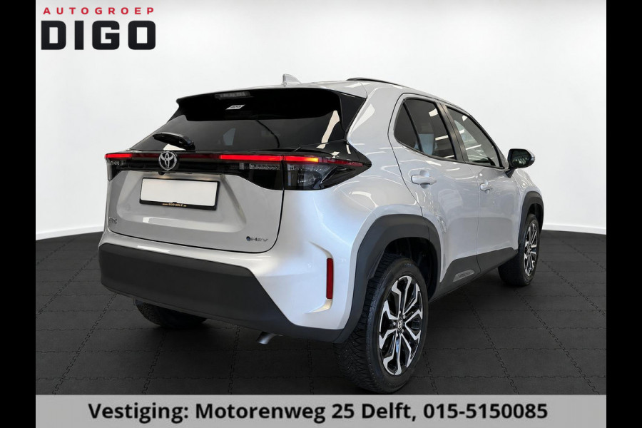 Toyota Yaris Cross 1.5 HYBRID DYNAMIC SILVERLINE GARANTIE 2035 NAVIGATIE . STUUR EN STOEL VERWARMING . ADAPTIEVE CRUICE CONTROL .