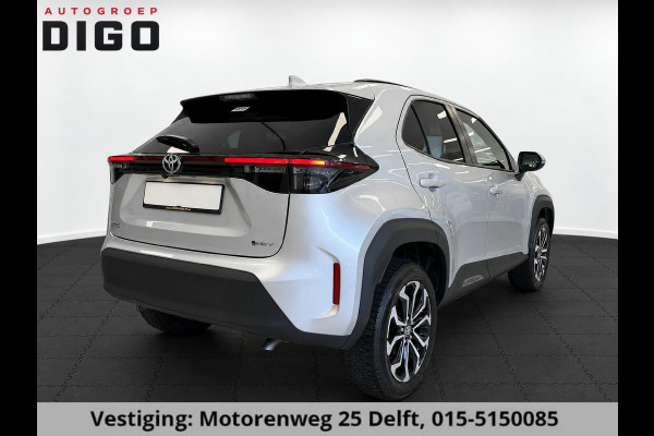 Toyota Yaris Cross 1.5 HYBRID DYNAMIC SILVERLINE GARANTIE 2035 NAVIGATIE . STUUR EN STOEL VERWARMING . ADAPTIEVE CRUICE CONTROL .