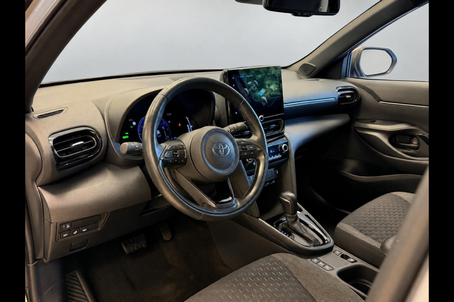 Toyota Yaris Cross 1.5 HYBRID DYNAMIC SILVERLINE GARANTIE 2035 NAVIGATIE . STUUR EN STOEL VERWARMING . ADAPTIEVE CRUICE CONTROL .