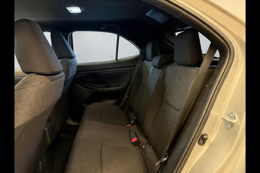 Toyota Yaris Cross 1.5 HYBRID DYNAMIC SILVERLINE GARANTIE 2035 NAVIGATIE . STUUR EN STOEL VERWARMING . ADAPTIEVE CRUICE CONTROL .
