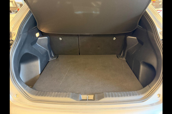 Toyota Yaris Cross 1.5 HYBRID DYNAMIC SILVERLINE GARANTIE 2035 NAVIGATIE . STUUR EN STOEL VERWARMING . ADAPTIEVE CRUICE CONTROL .