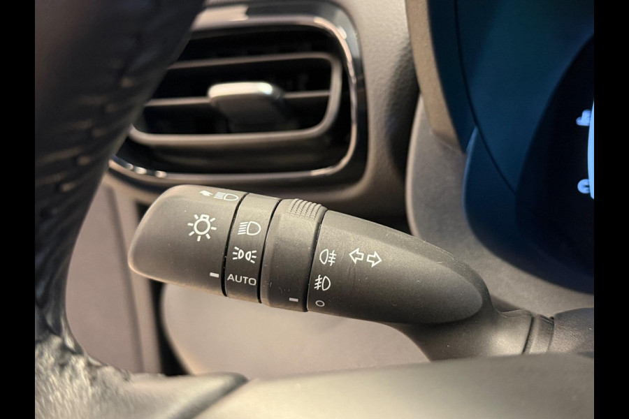 Toyota Yaris Cross 1.5 HYBRID DYNAMIC SILVERLINE GARANTIE 2035 NAVIGATIE . STUUR EN STOEL VERWARMING . ADAPTIEVE CRUICE CONTROL .