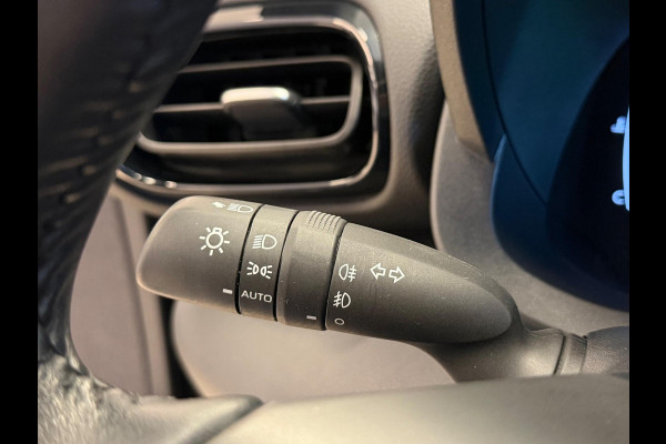 Toyota Yaris Cross 1.5 HYBRID DYNAMIC SILVERLINE GARANTIE 2035 NAVIGATIE . STUUR EN STOEL VERWARMING . ADAPTIEVE CRUICE CONTROL .