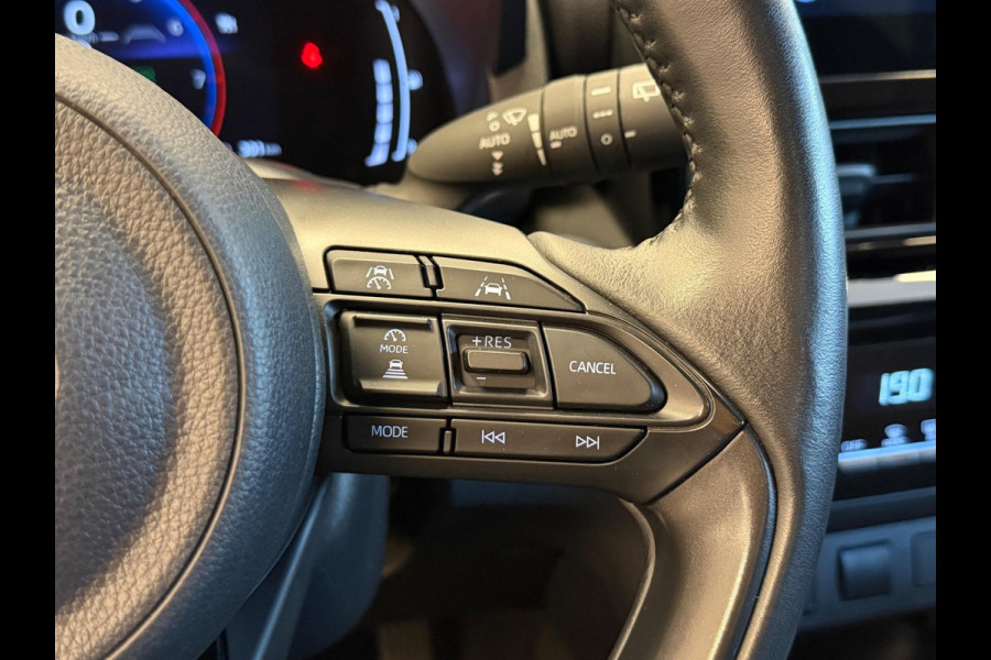 Toyota Yaris Cross 1.5 HYBRID DYNAMIC SILVERLINE GARANTIE 2035 NAVIGATIE . STUUR EN STOEL VERWARMING . ADAPTIEVE CRUICE CONTROL .