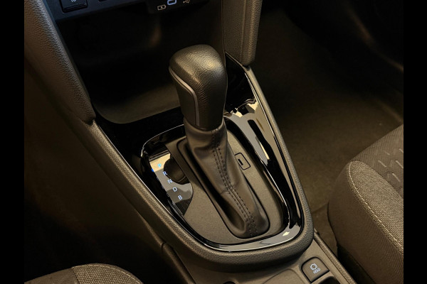 Toyota Yaris Cross 1.5 HYBRID DYNAMIC SILVERLINE GARANTIE 2035 NAVIGATIE . STUUR EN STOEL VERWARMING . ADAPTIEVE CRUICE CONTROL .