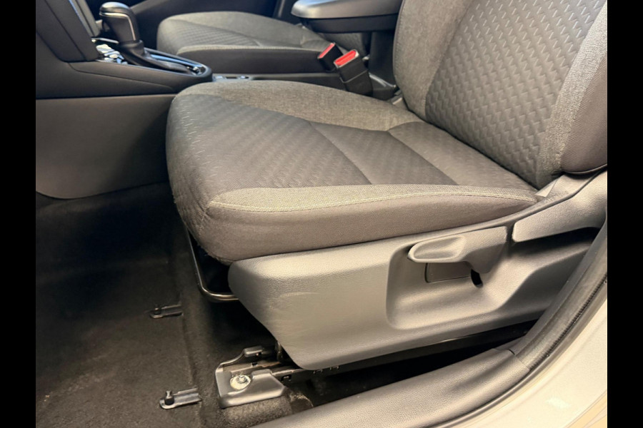 Toyota Yaris Cross 1.5 HYBRID DYNAMIC SILVERLINE GARANTIE 2035 NAVIGATIE . STUUR EN STOEL VERWARMING . ADAPTIEVE CRUICE CONTROL .