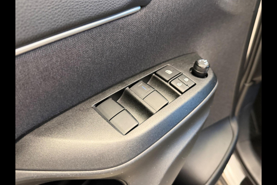 Toyota Yaris Cross 1.5 HYBRID DYNAMIC SILVERLINE GARANTIE 2035 NAVIGATIE . STUUR EN STOEL VERWARMING . ADAPTIEVE CRUICE CONTROL .