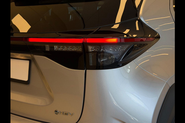 Toyota Yaris Cross 1.5 HYBRID DYNAMIC SILVERLINE GARANTIE 2035 NAVIGATIE . STUUR EN STOEL VERWARMING . ADAPTIEVE CRUICE CONTROL .