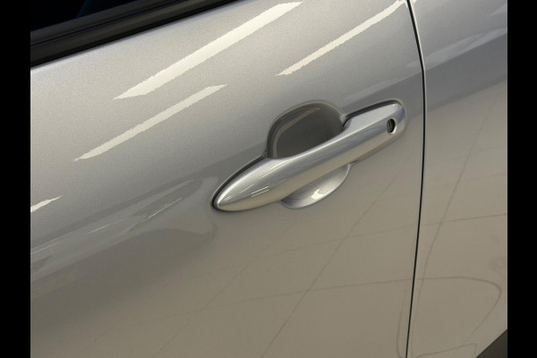 Toyota Yaris Cross 1.5 HYBRID DYNAMIC SILVERLINE GARANTIE 2035 NAVIGATIE . STUUR EN STOEL VERWARMING . ADAPTIEVE CRUICE CONTROL .