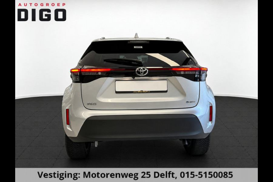 Toyota Yaris Cross 1.5 HYBRID DYNAMIC SILVERLINE GARANTIE 2035 NAVIGATIE . STUUR EN STOEL VERWARMING . ADAPTIEVE CRUICE CONTROL .