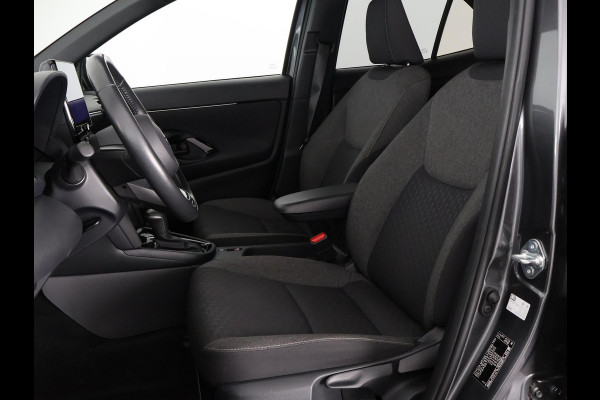Toyota Yaris Cross 1.5 HYBRIDE DYNAMIC LUXURY GARANTIE TOT 2035 . NAVIGATIE . PARKEERSENSOREN VOOR & ACHTER . STOEL/STUUR VERWARMING .