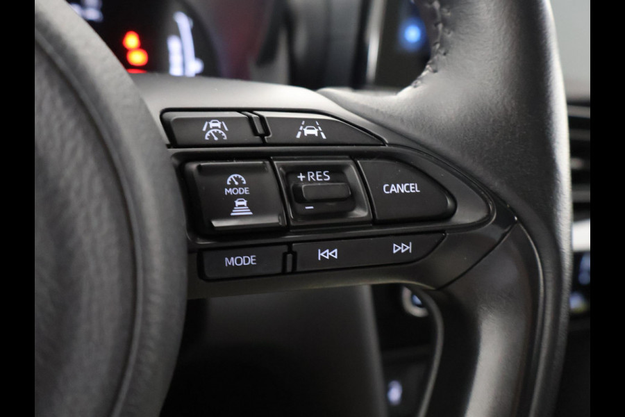 Toyota Yaris Cross 1.5 HYBRIDE DYNAMIC LUXURY GARANTIE TOT 2035 . NAVIGATIE . PARKEERSENSOREN VOOR & ACHTER . STOEL/STUUR VERWARMING .