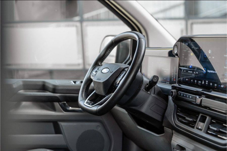 Ford Transit Custom 320 2.0 TDCI 170 PK Sport AWD | ACC | 360 Camera | Trekhaak | Blind Spot | Elek stoelen | CarPlay | Camera | Stoelverwarming | DAB | 3-Zitter | Dealer onderhouden | BPM Vrij