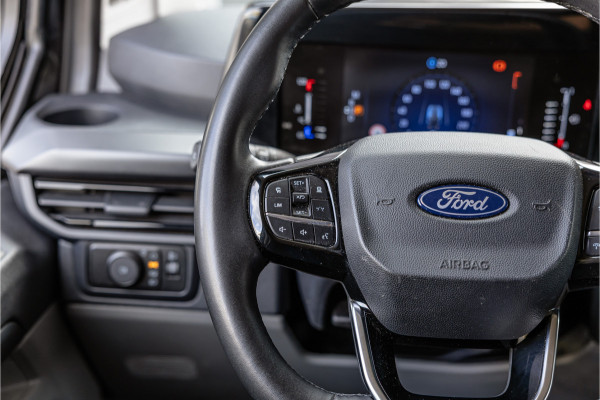 Ford Transit Custom 320 2.0 TDCI 170 PK Sport AWD | ACC | 360 Camera | Trekhaak | Blind Spot | Elek stoelen | CarPlay | Camera | Stoelverwarming | DAB | 3-Zitter | Dealer onderhouden | BPM Vrij