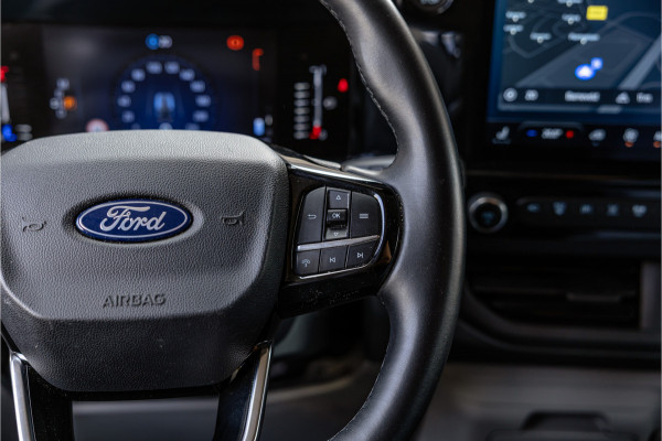 Ford Transit Custom 320 2.0 TDCI 170 PK Sport AWD | ACC | 360 Camera | Trekhaak | Blind Spot | Elek stoelen | CarPlay | Camera | Stoelverwarming | DAB | 3-Zitter | Dealer onderhouden | BPM Vrij