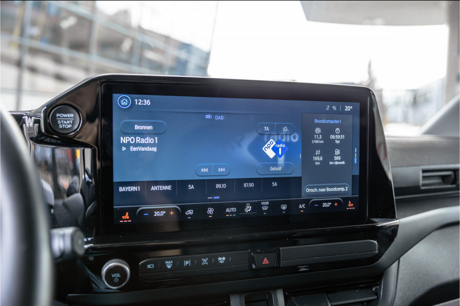 Ford Transit Custom 320 2.0 TDCI 170 PK Sport AWD | ACC | 360 Camera | Trekhaak | Blind Spot | Elek stoelen | CarPlay | Camera | Stoelverwarming | DAB | 3-Zitter | Dealer onderhouden | BPM Vrij