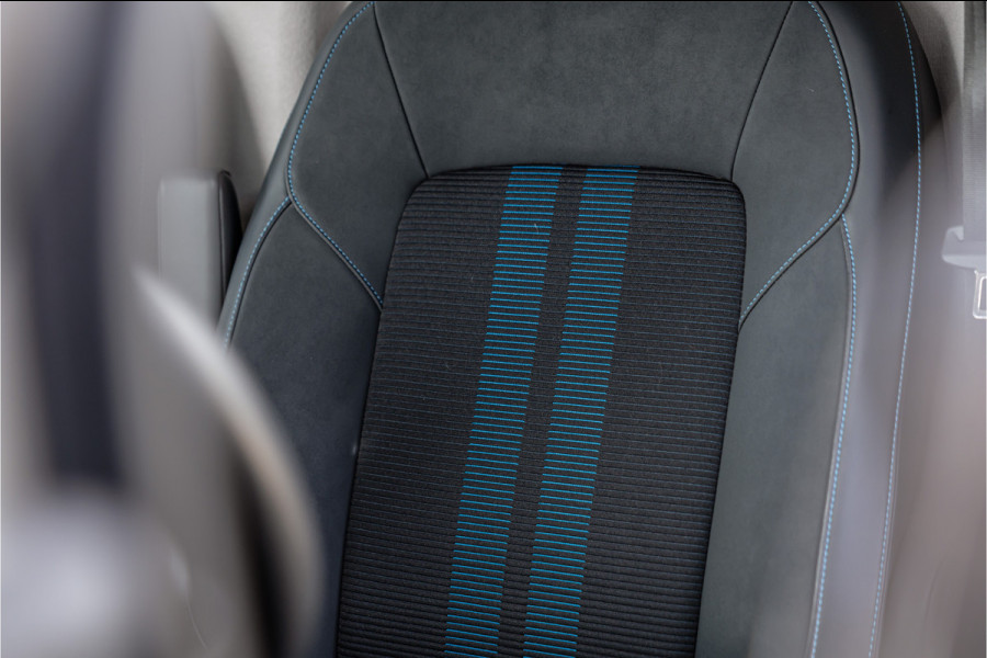 Ford Transit Custom 320 2.0 TDCI 170 PK Sport AWD | ACC | 360 Camera | Trekhaak | Blind Spot | Elek stoelen | CarPlay | Camera | Stoelverwarming | DAB | 3-Zitter | Dealer onderhouden | BPM Vrij
