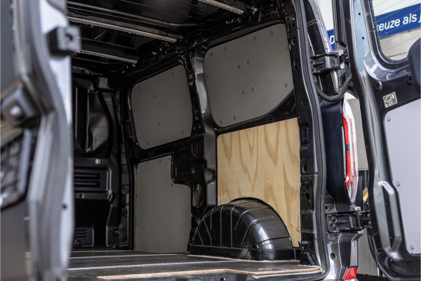 Ford Transit Custom 320 2.0 TDCI 170 PK Sport AWD | ACC | 360 Camera | Trekhaak | Blind Spot | Elek stoelen | CarPlay | Camera | Stoelverwarming | DAB | 3-Zitter | Dealer onderhouden | BPM Vrij
