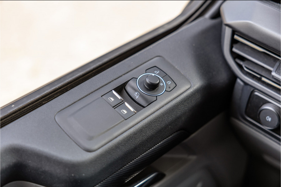 Ford Transit Custom 300 2.0 TDCI L2H1 Sport | L+R Schuifdeur | Bang & Olufsen | ACC | Blind Spot | Elek stoelen | CarPlay | Navigatie | LED | DAB | Stoelverwarming | Trekhaak | Dealer onderhouden | Verlengde fabrieksgarantie | BPM Vrij