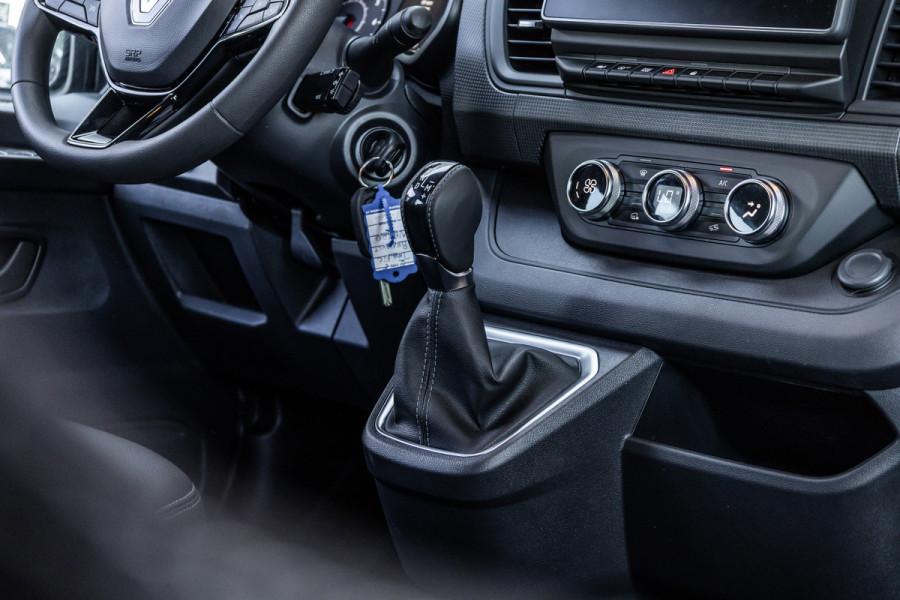 Renault Trafic 2.0 Blue dCi 170 PK L2H1 DC | Dubbel cabine | Camera | CarPlay | Navigatie | Betimmering | Trekhaak | Stoelverwarming | Virtual Cockpit | 5-Zitter| NAP Logisch