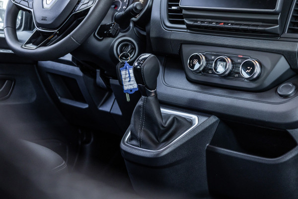 Renault Trafic 2.0 Blue dCi 170 PK L2H1 DC | Dubbel cabine | Camera | CarPlay | Navigatie | Betimmering | Trekhaak | Stoelverwarming | Virtual Cockpit | 5-Zitter| NAP Logisch